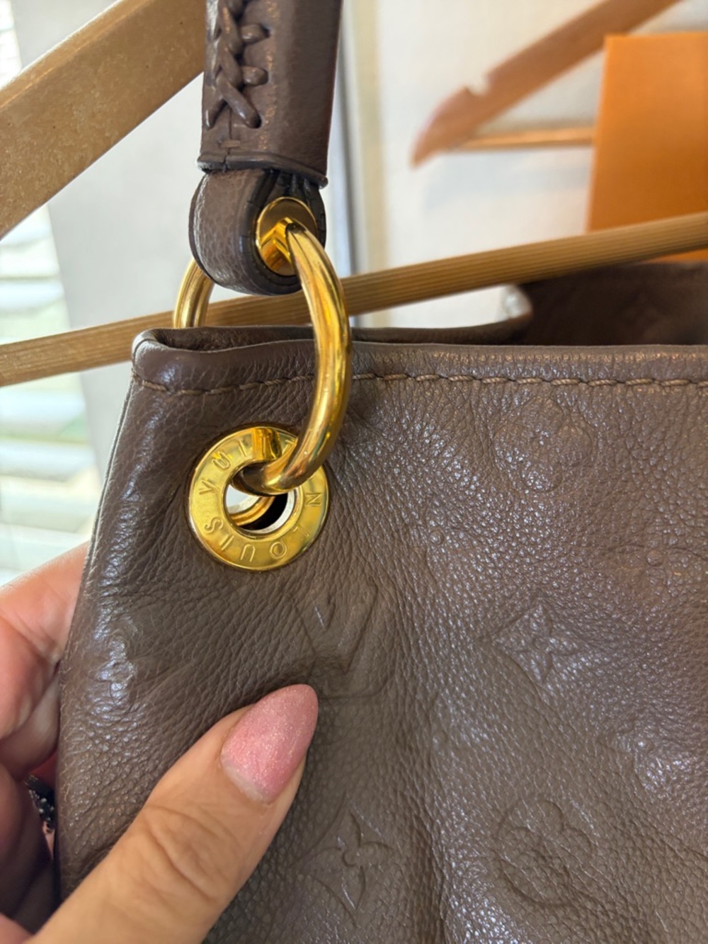 Louis Vuitton Artsy MM Monogram Empreinte Shoulder Bag - Picture 12 of 15